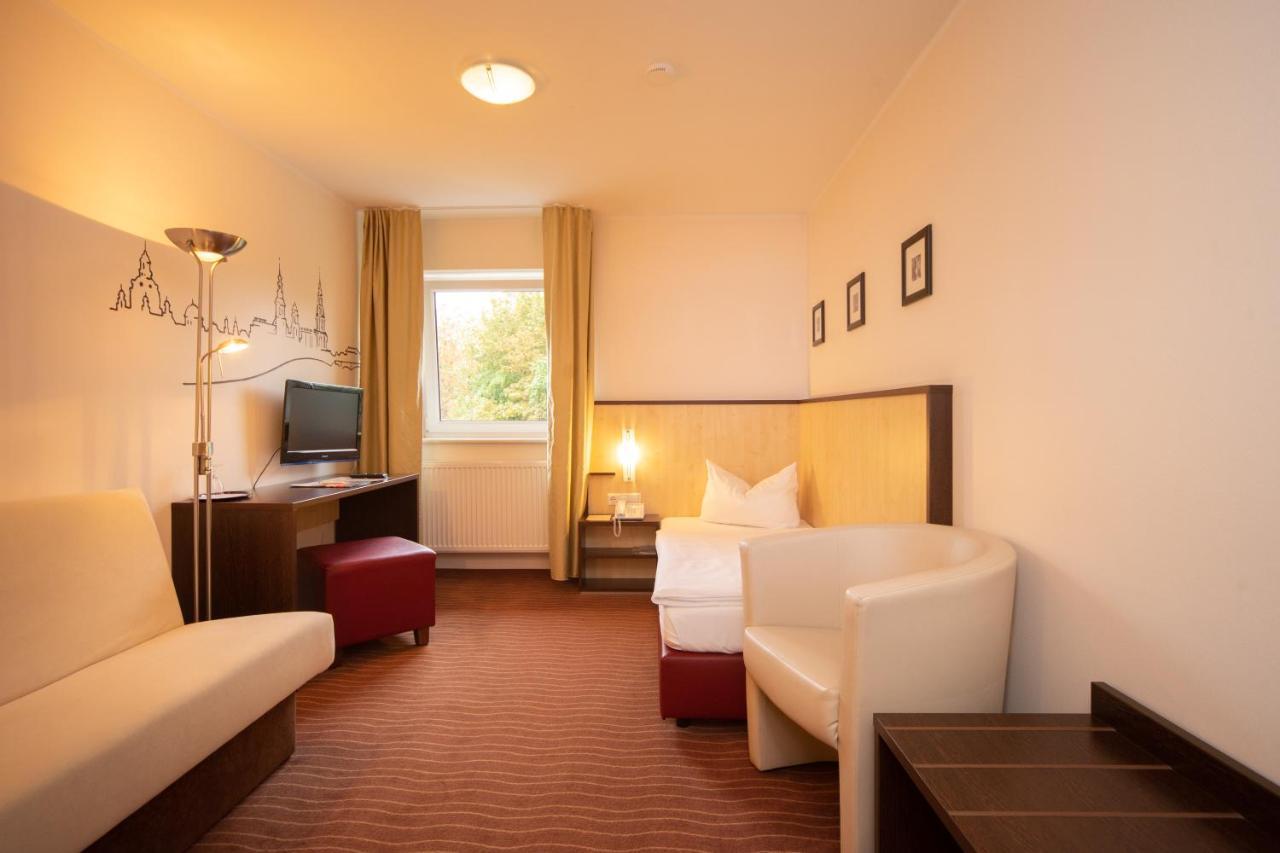 Bergwirtschaft Wilder Mann Hotel Und Restaurant Дрезден Екстериор снимка