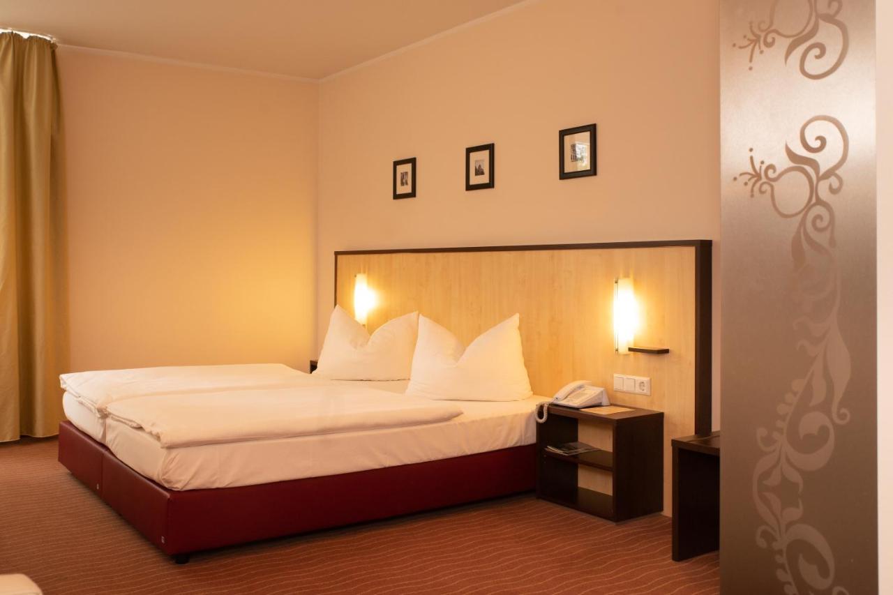 Bergwirtschaft Wilder Mann Hotel Und Restaurant Дрезден Екстериор снимка